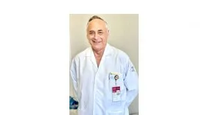 Rodeado de un equipo incluyent